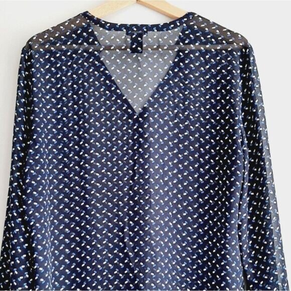 ANN TAYLOR Semi-Sheer Lightweight V-Neck Button Down Blouse Top Sz L - Picture 8 of 11